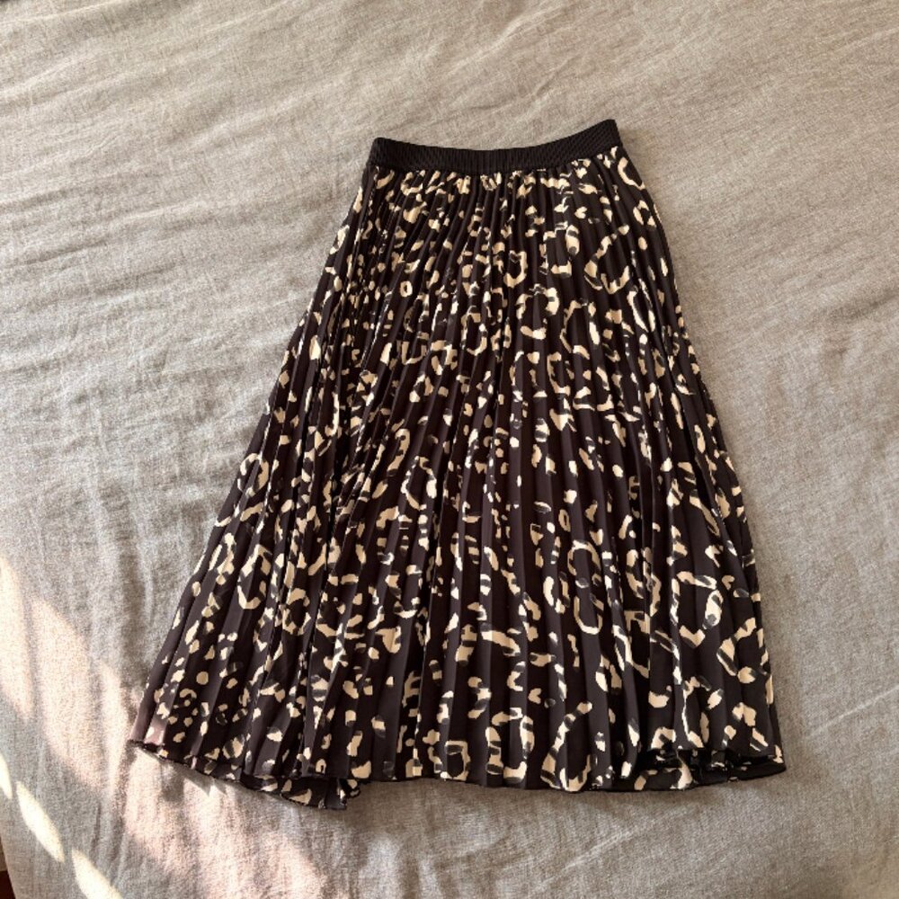 H&M Skirts | H&M Black And White Pleated A-Line Midi Skirt Black/White